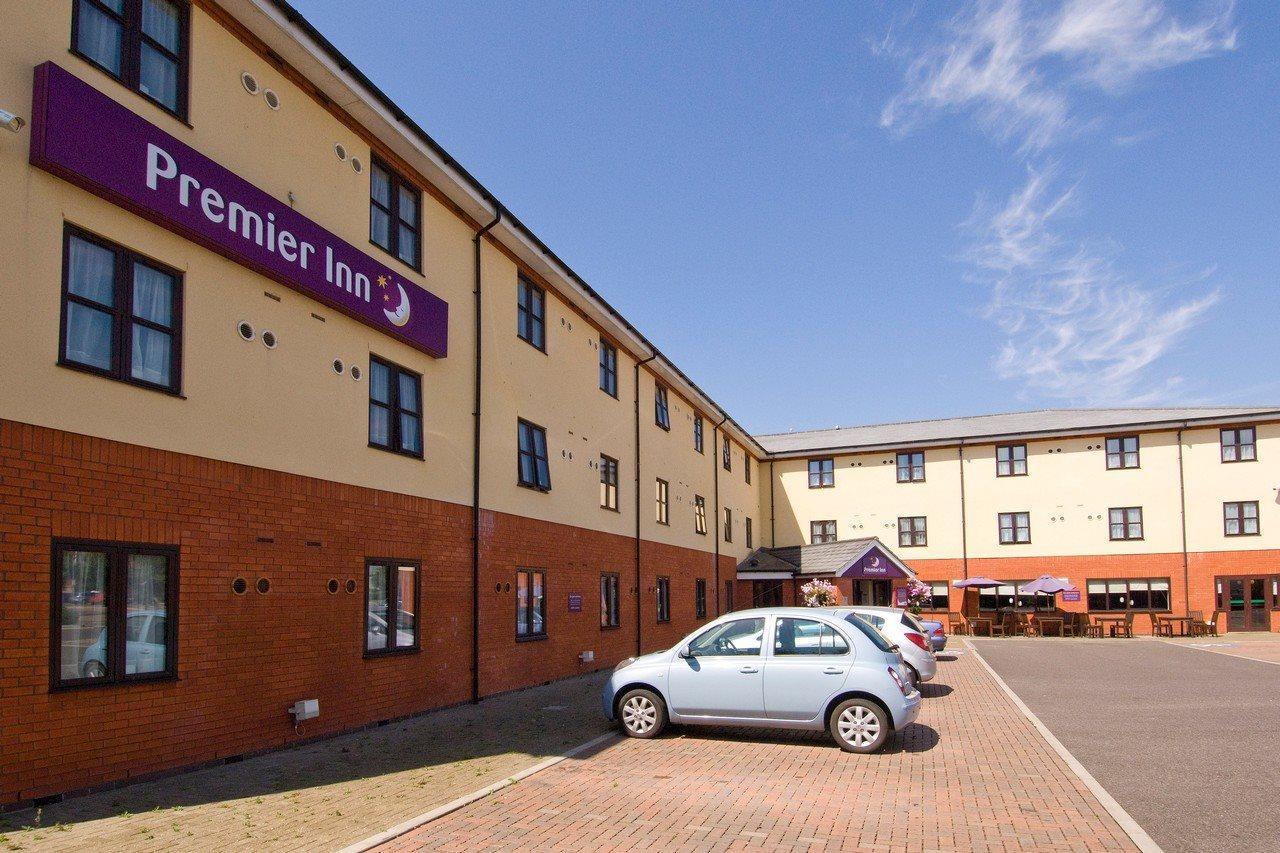 Premier Inn Чичестър Екстериор снимка