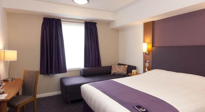 Premier Inn Чичестър Екстериор снимка